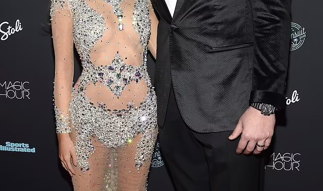 美橄榄球明星的隐私部位尺寸，被模特前妻公开讨论，怒而对簿公堂|马特|海莉|休斯顿德州人|卡罗莱纳黑豹|NFL_新浪体育_新浪新闻